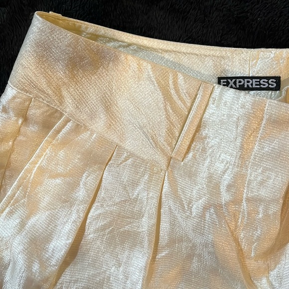 Express Short Shorts Crème SIZE 2 - Picture 5 of 8